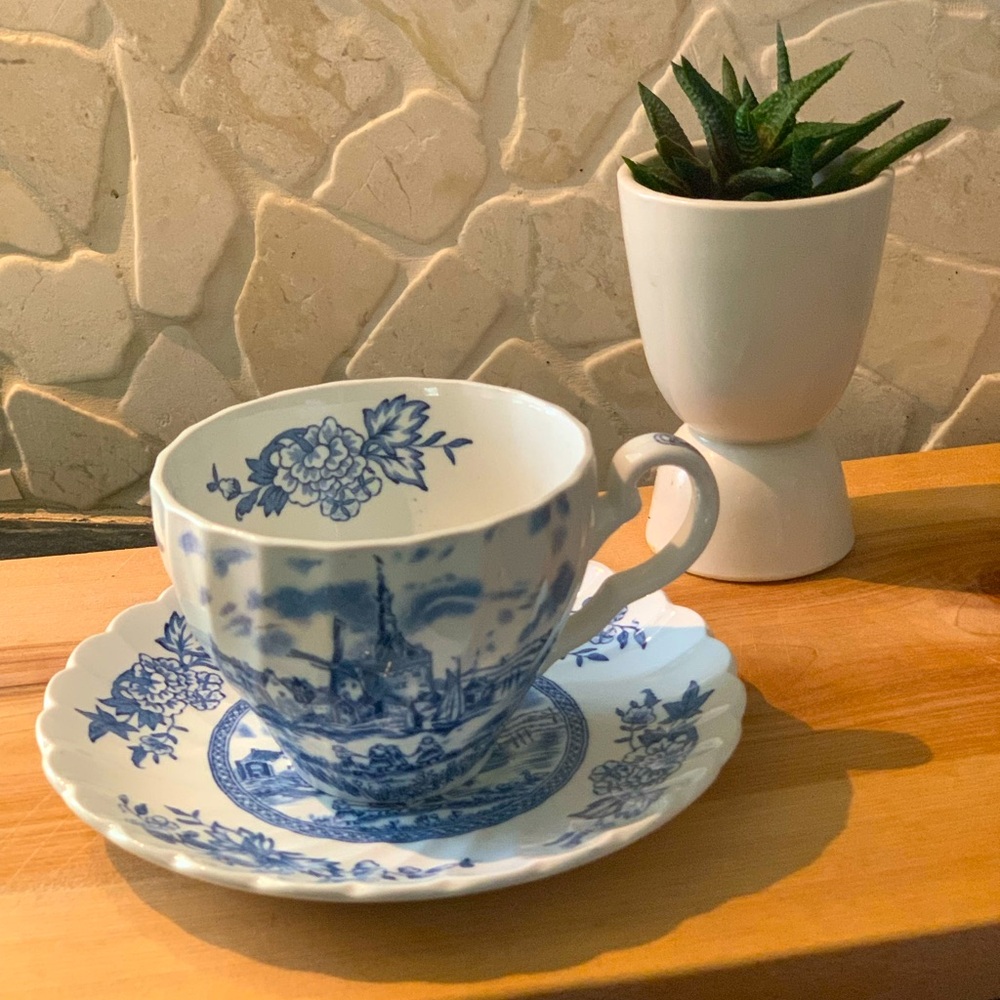 JOHNSON BROTHERS | Tea Cup And Saucer | Tulip Time ( 4 of 6)